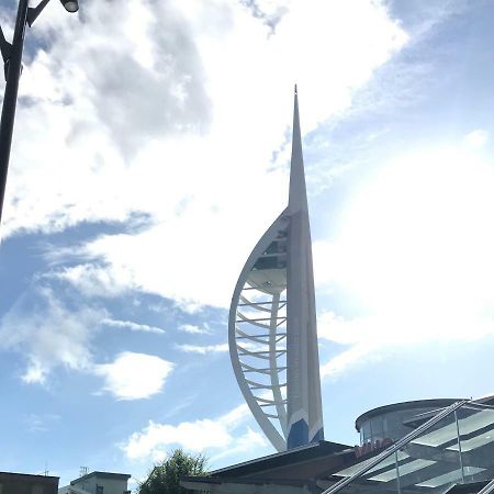 Gunwharf Quays Holiday Homes Портсмът Екстериор снимка