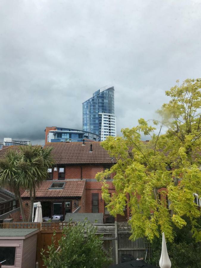 Gunwharf Quays Holiday Homes Портсмът Екстериор снимка